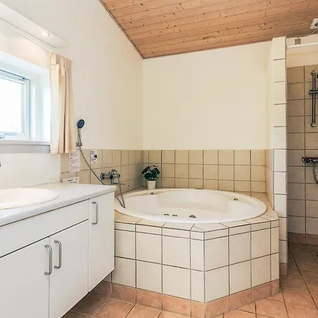 Holiday home 8 Person Holiday Home In Faaborg-By Traum *